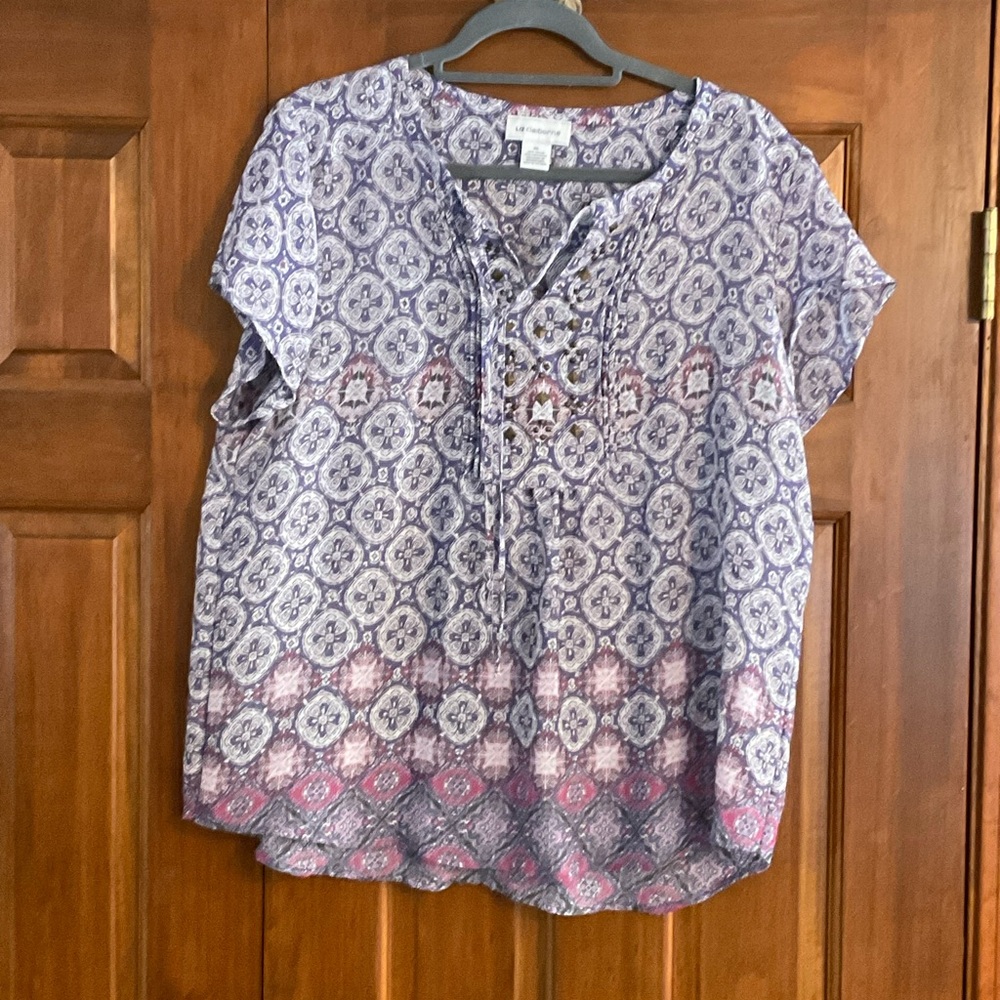 Liz Claiborne short sleeve blouse, size XL, like new condition.